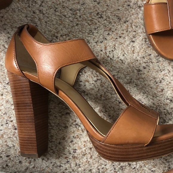 Michael kors brown heels like new size 8.5 - Picture 3 of 6